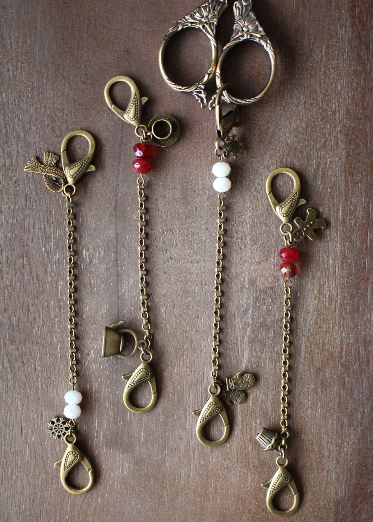 Cozy Winter Scissor Chains