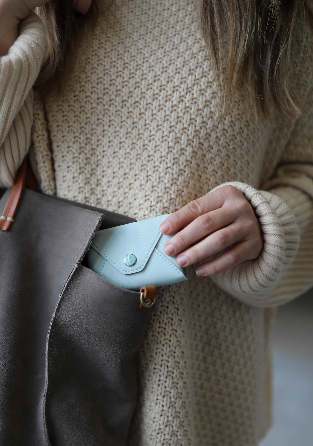 E. Frannie Pack | Little Notes® Cardholder (Seaglass Green)