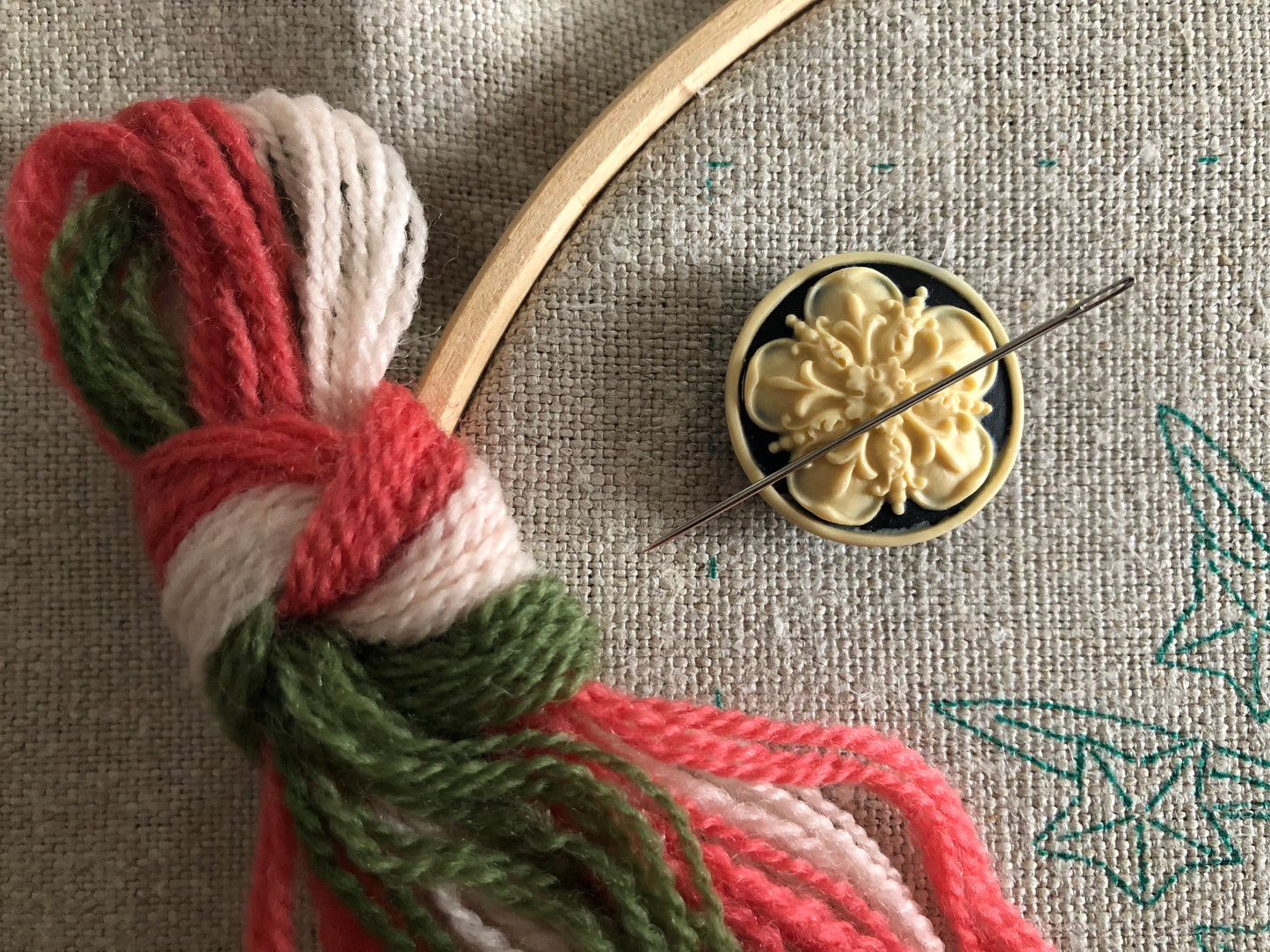 Magnetic Needle Minder: Tudor Rose