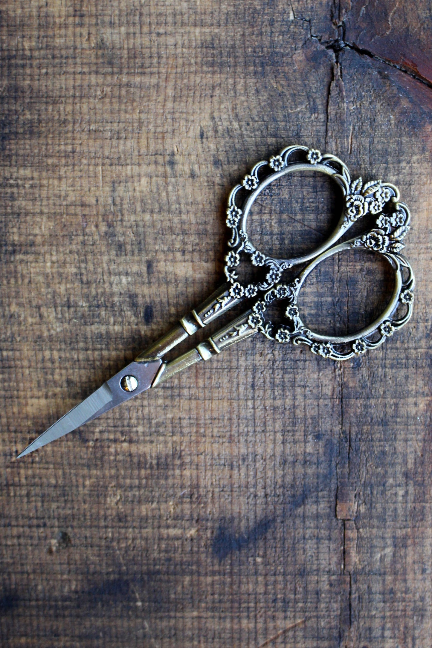 Victorian Scrollwork Scissors