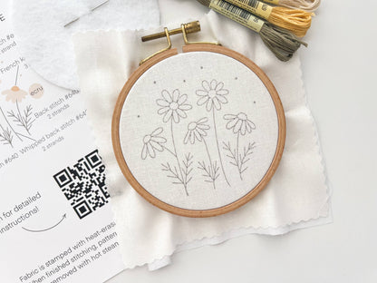 Daisies Embroidery Kit, 4” beginner embroidery craft kit