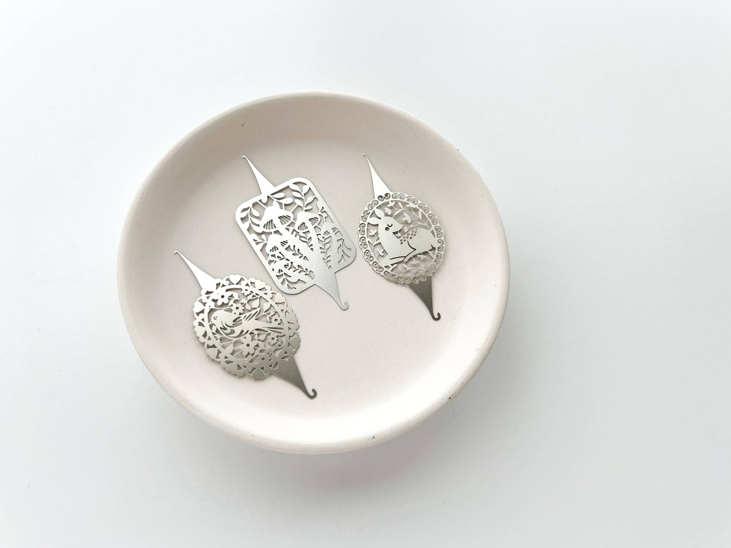 Needle threader for embroidery, cross stitch, sewing