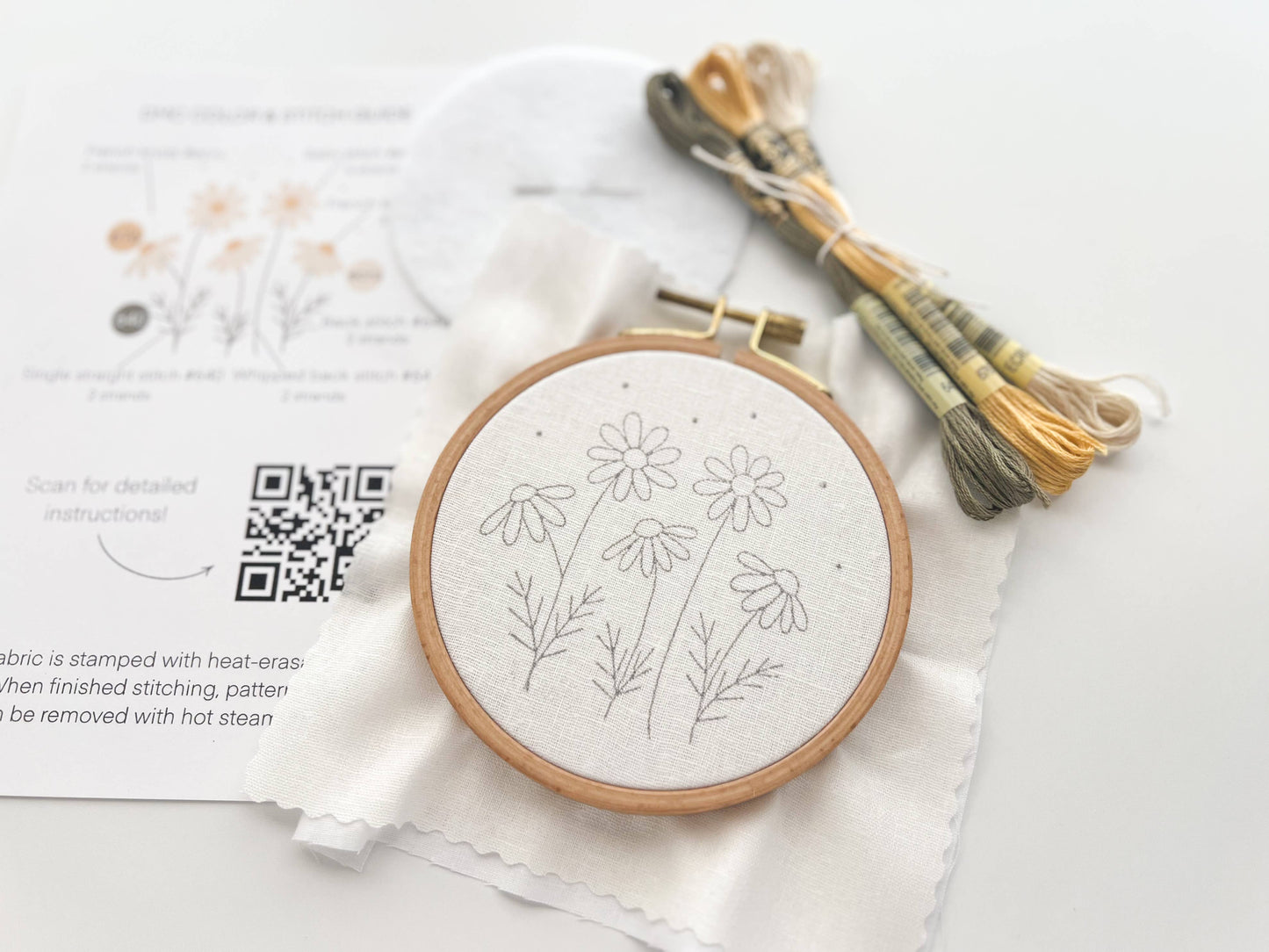 Daisies Embroidery Kit, 4” beginner embroidery craft kit