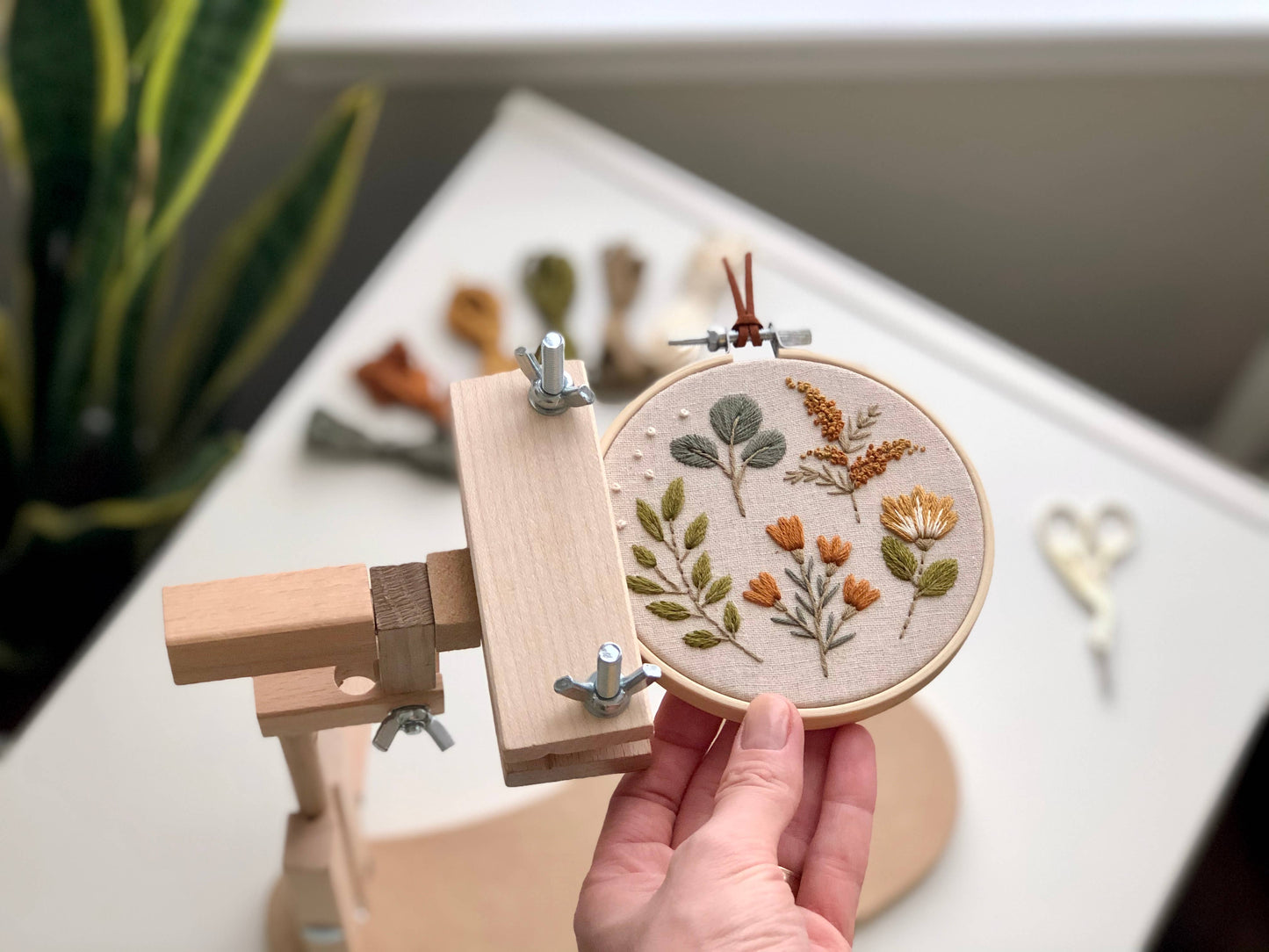 Botanical embroidery kit, beginner embroidery DIY kit