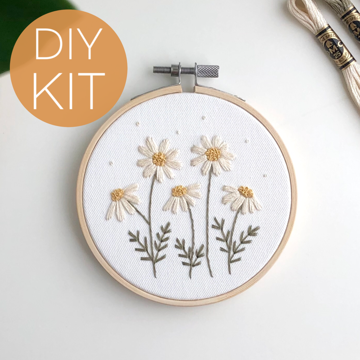 Daisies Embroidery Kit, 4” beginner embroidery craft kit