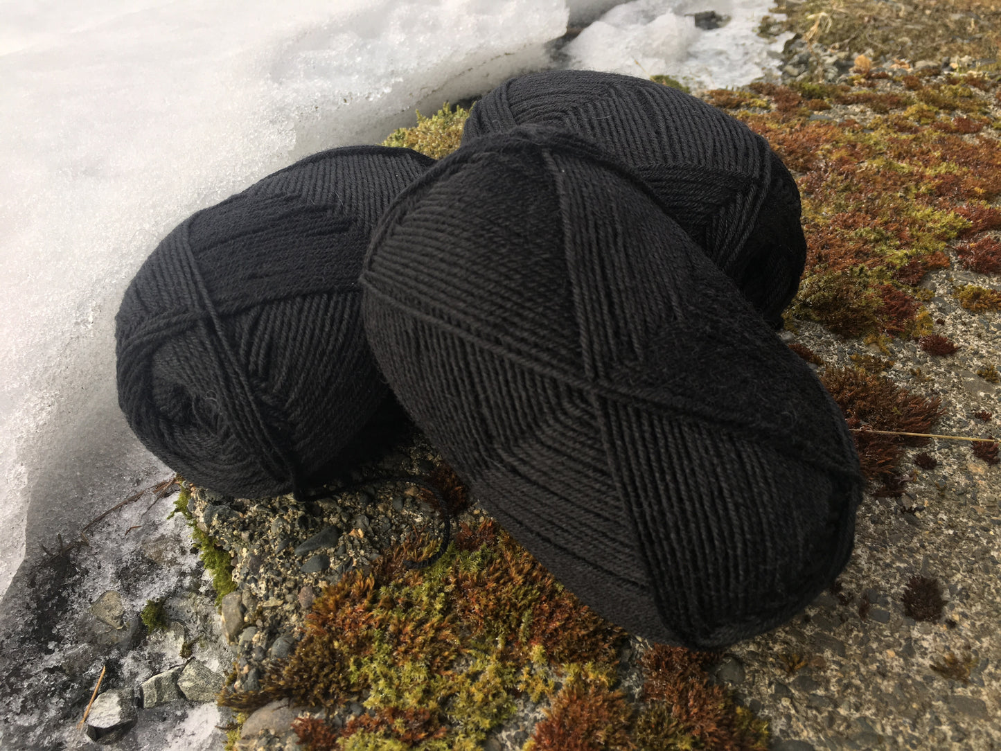 Frangipani 5-ply Guernsey Yarn BLACK